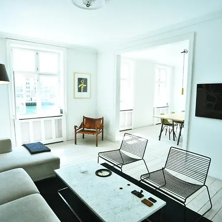 Bright And Spacious On The Waterfront Promenade In Central