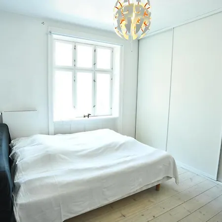Bright And Spacious On The Waterfront Promenade In Central